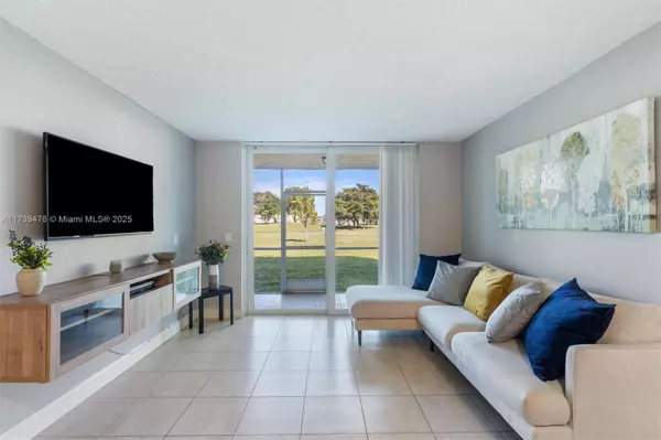 9761 Sunrise Lakes Blvd #107, Sunrise, FL 33322