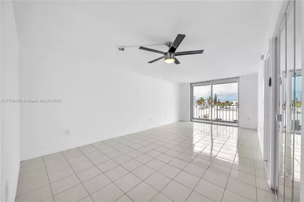 Miami Beach, FL 33141,7705 Abbott Ave #405