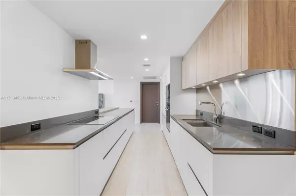 Miami, FL 33131,1000 Brickell Plz #4806