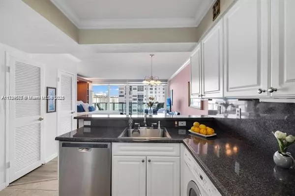 Hollywood, FL 33019,2501 S Ocean Dr #1637