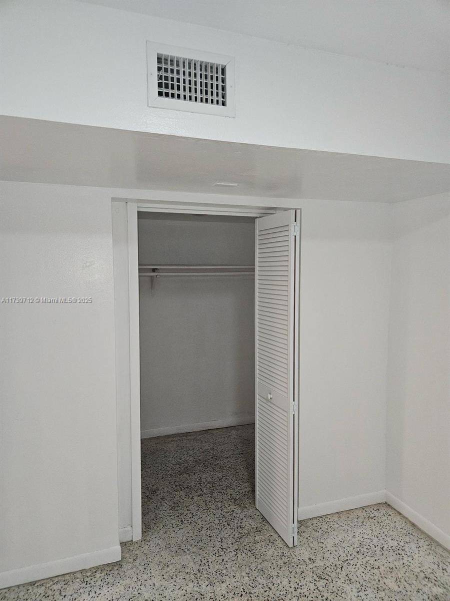 Miami, FL 33161,11330 Peachtree Dr #11330