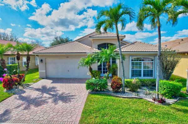 5725 Royal Club Dr, Boynton Beach, FL 33437