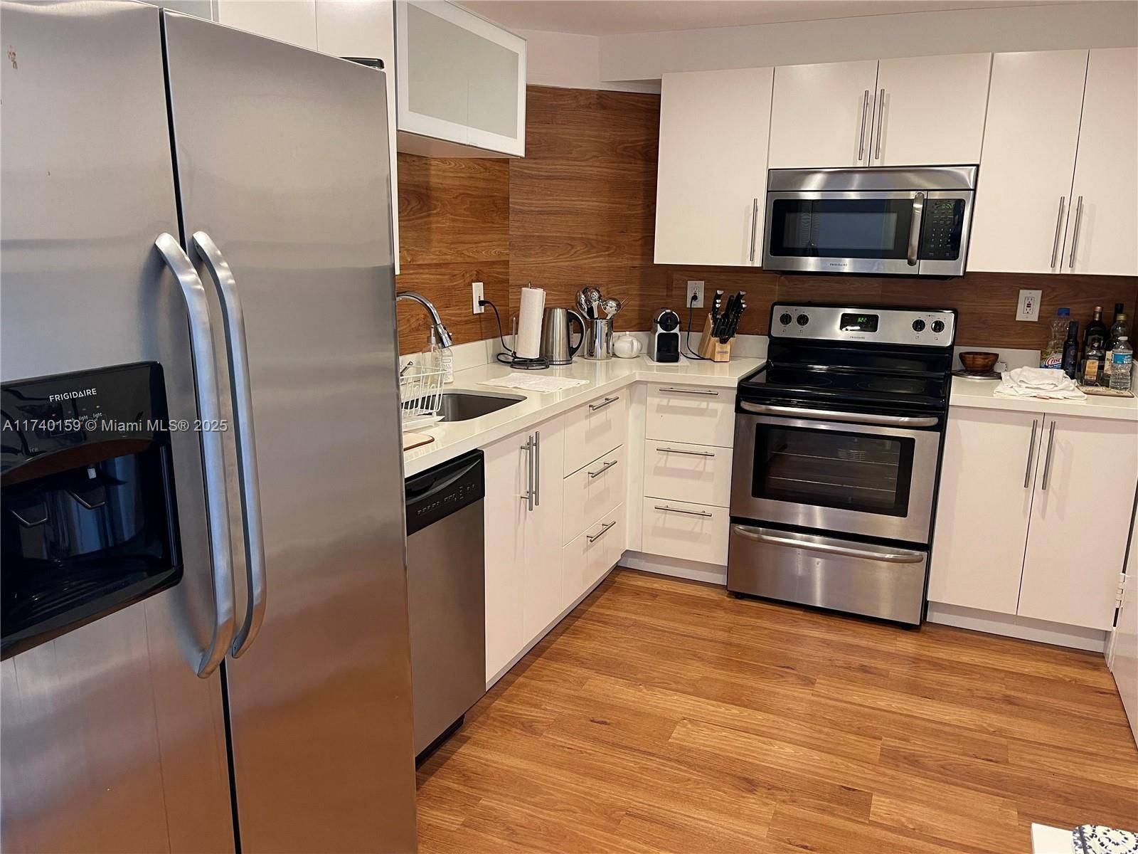 Sunny Isles Beach, FL 33160,500 Bayview Dr #1719