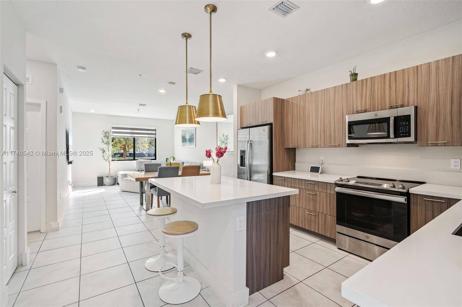 Doral, FL 33166,8301 NW 41st St #B-102