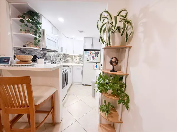 3550 NW 8th Ave #513, Pompano Beach, FL 33064