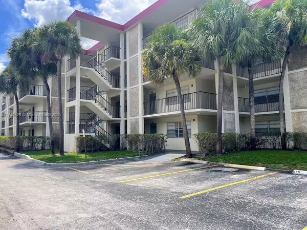 3000 NW 48th Ter #327, Lauderdale Lakes, FL 33313