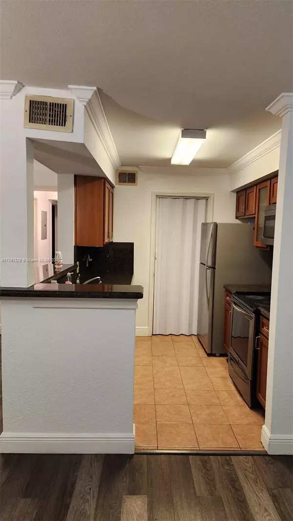 Oakland Park, FL 33309,2371 NW 33rd St #702
