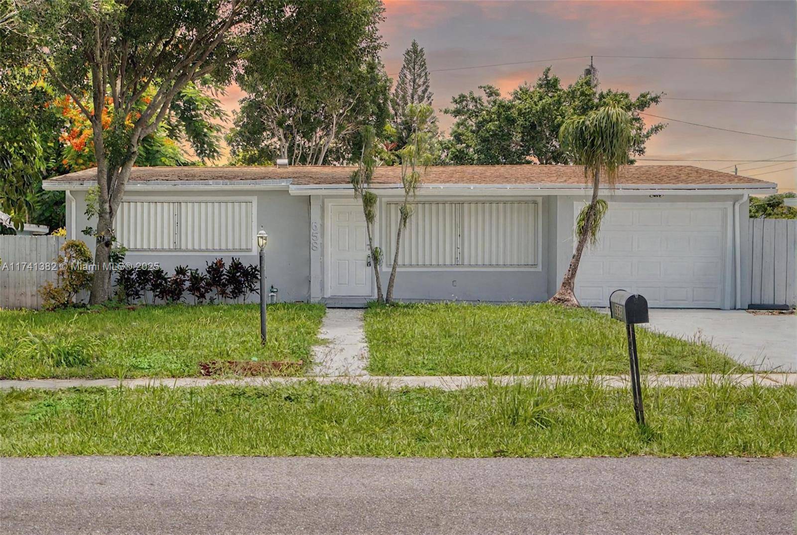 658 SW 1st Ct, Boynton Beach, FL 33426