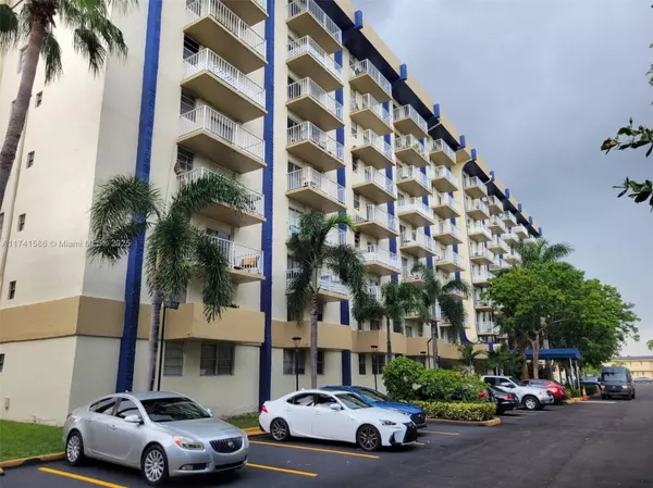 4550 NW 9th St #512E, Miami, FL 33126
