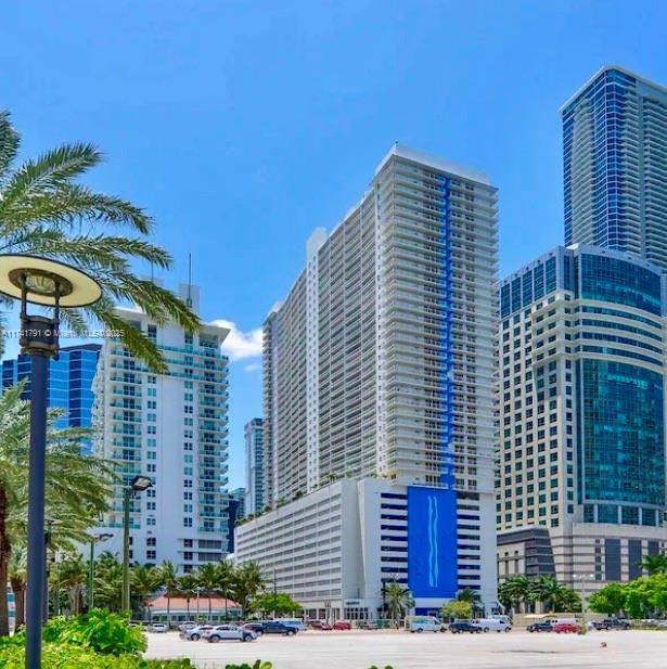 1200 Brickell Bay Dr #1507, Miami, FL 33131