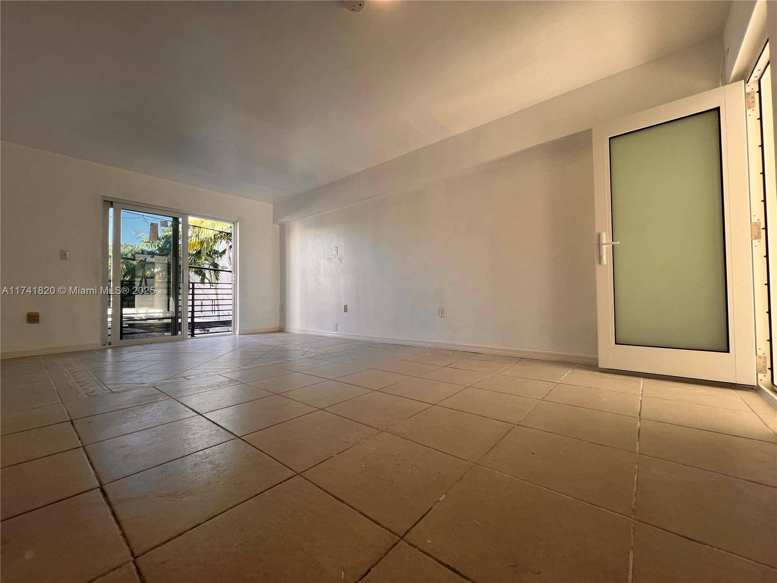 Miami Beach, FL 33139,1033 Lenox Ave #209