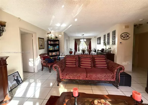 Plantation, FL 33317,370 NW 43rd Ave