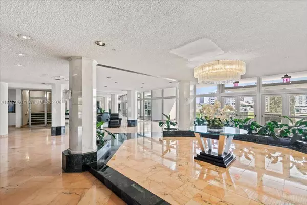 Miami Beach, FL 33141,900 Bay Dr #222