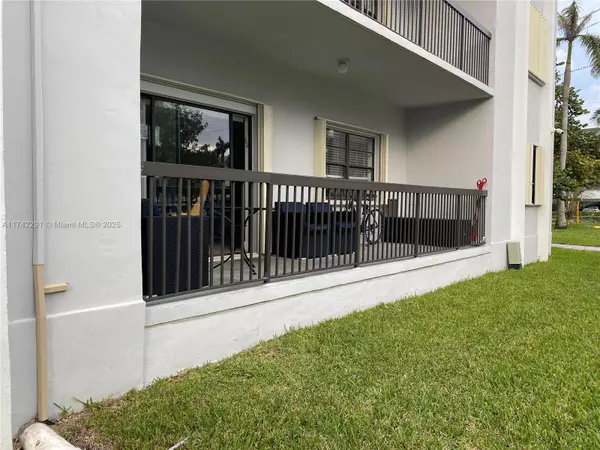 1301 N 7th St #101, Hallandale Beach, FL 33009