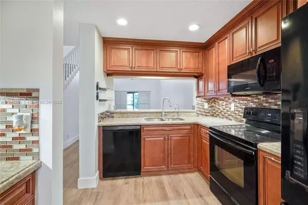 Margate, FL 33063,7490 S Pinewalk Dr S #94-20