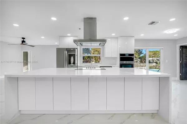 6241 SW 16th St, Plantation, FL 33317