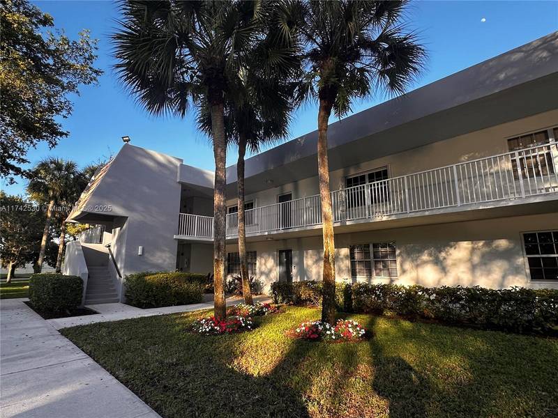 4261 W Palm Aire Dr #207, Pompano Beach, FL 33069