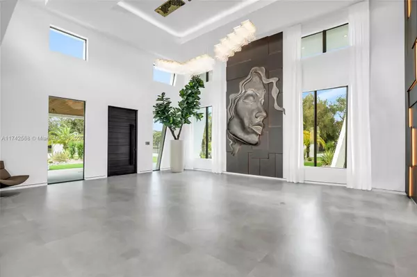 Miami, FL 33173,9890 SW 64th St