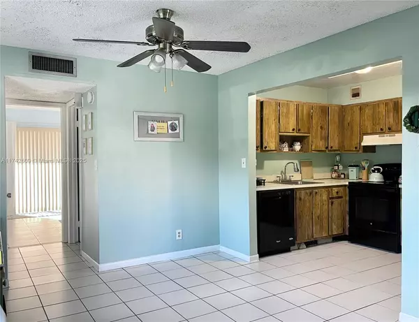 Tamarac, FL 33321,9925 NW 68th Pl #208