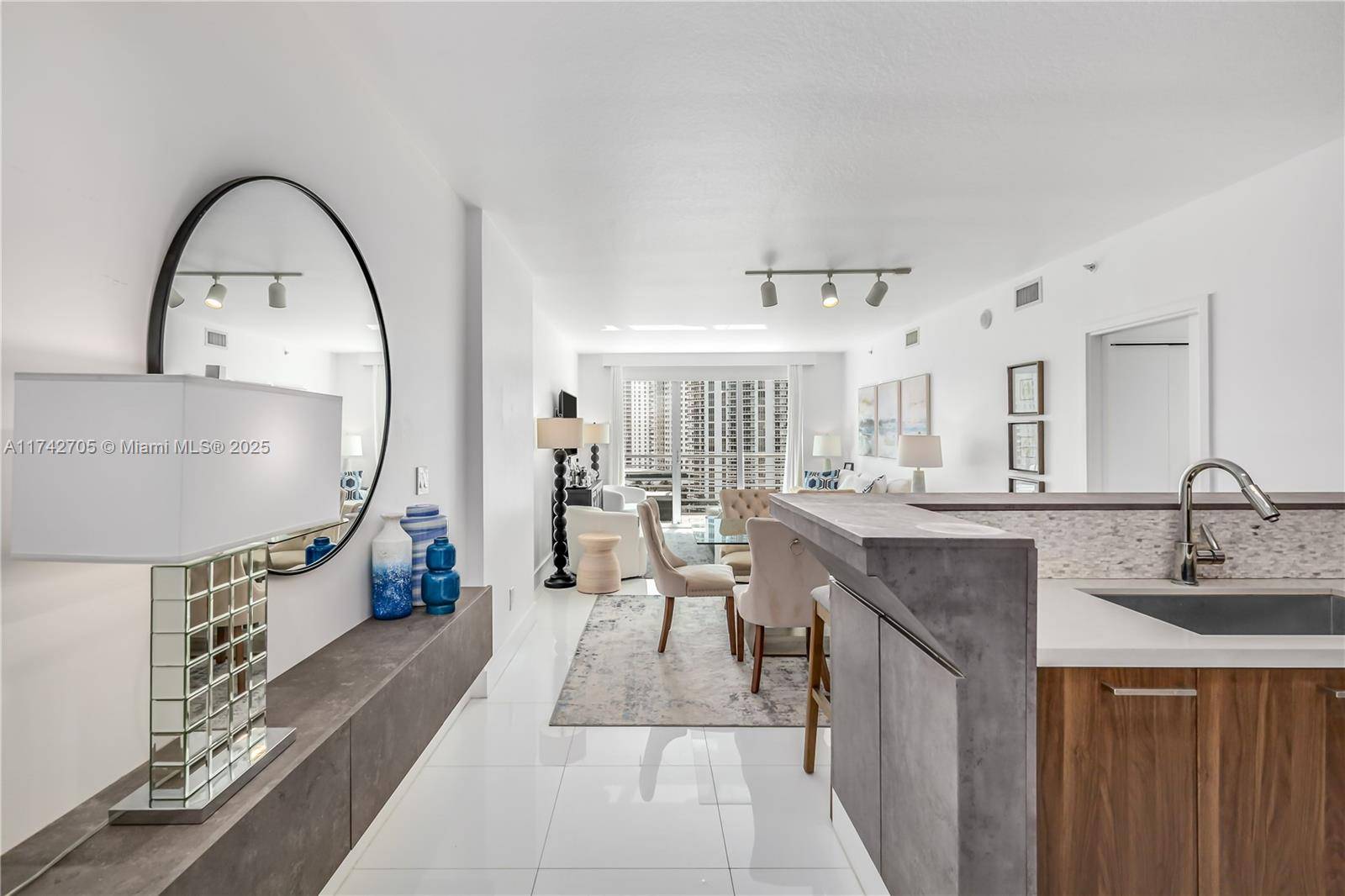 Miami, FL 33131,325 S Biscayne Blvd #1415