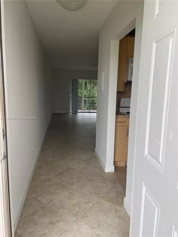 West Palm Beach, FL 33411,110 Lake Meryl Dr #216