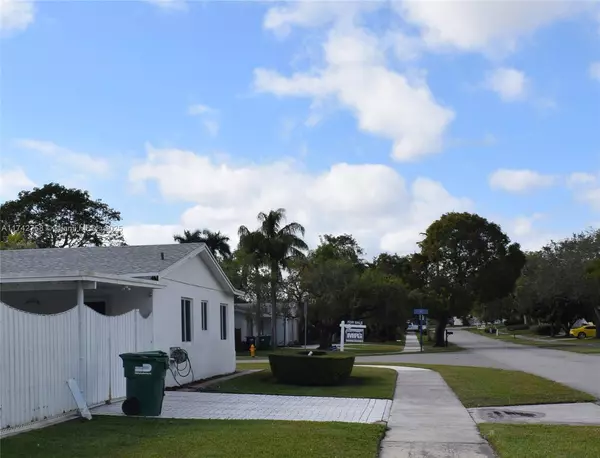 Palmetto Bay, FL 33157,17851 SW 91st Ave
