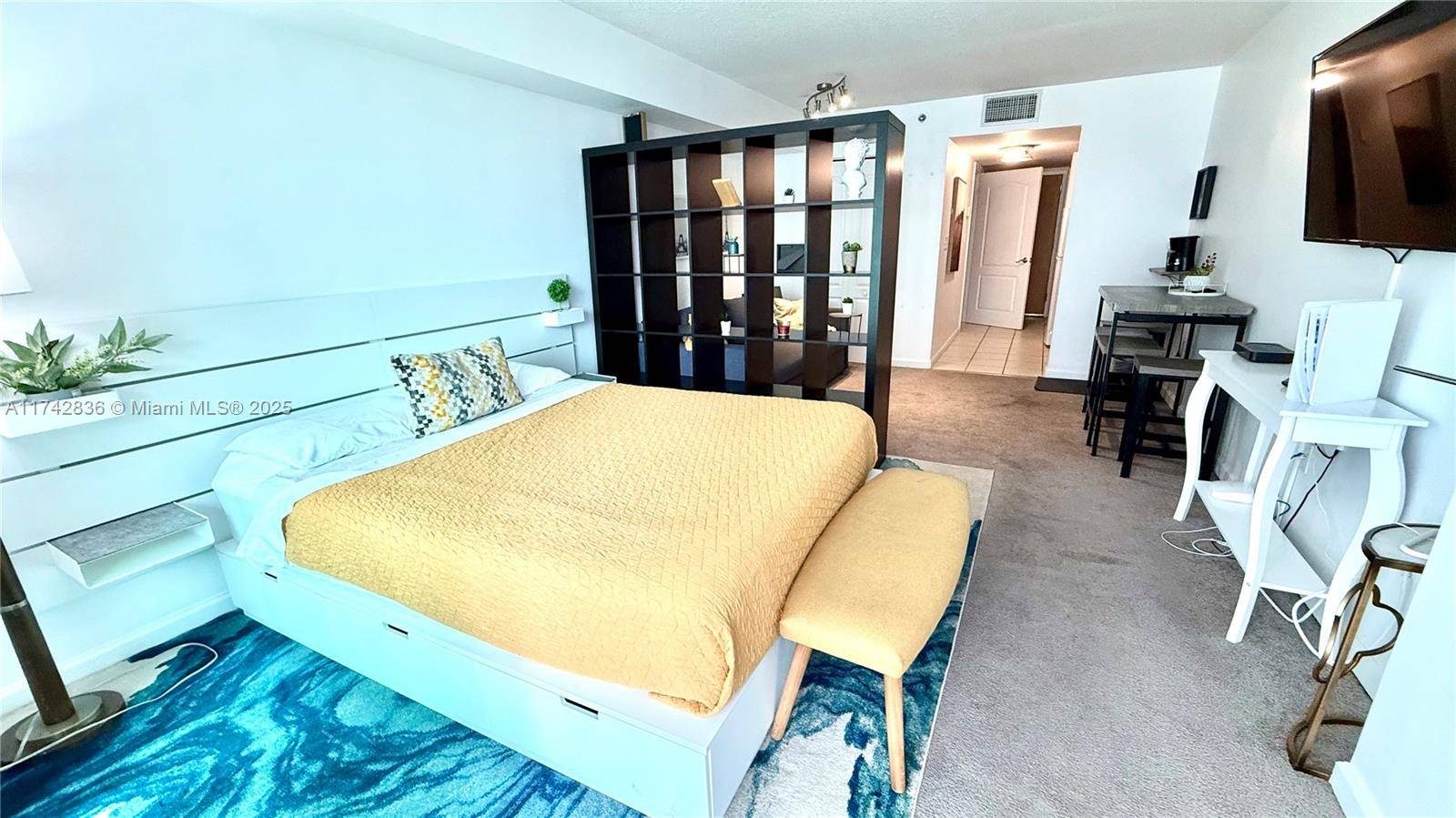 Miami, FL 33131,1200 Brickell Bay Dr #2216