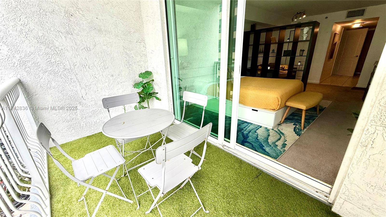 Miami, FL 33131,1200 Brickell Bay Dr #2216