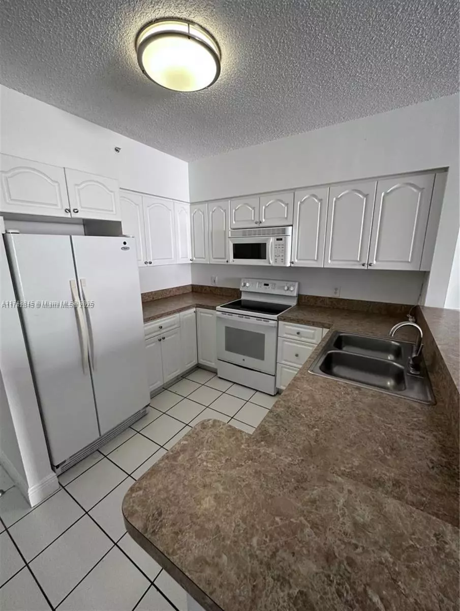 Miami, FL 33126,5091 NW 7th St #1015