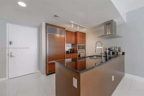 Miami, FL 33131,485 Brickell Ave #4506