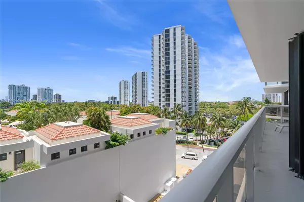 Aventura, FL 33180,20281 E Country Club Dr #403