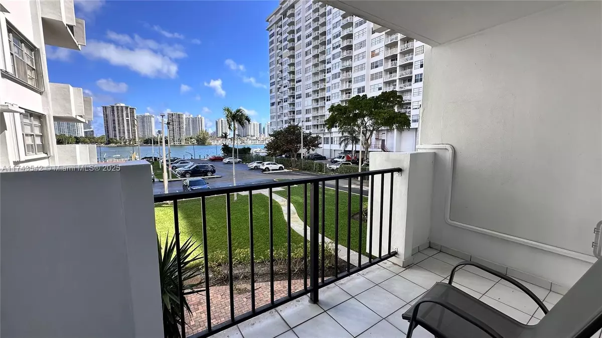 Aventura, FL 33160,2750 NE 183rd St #201