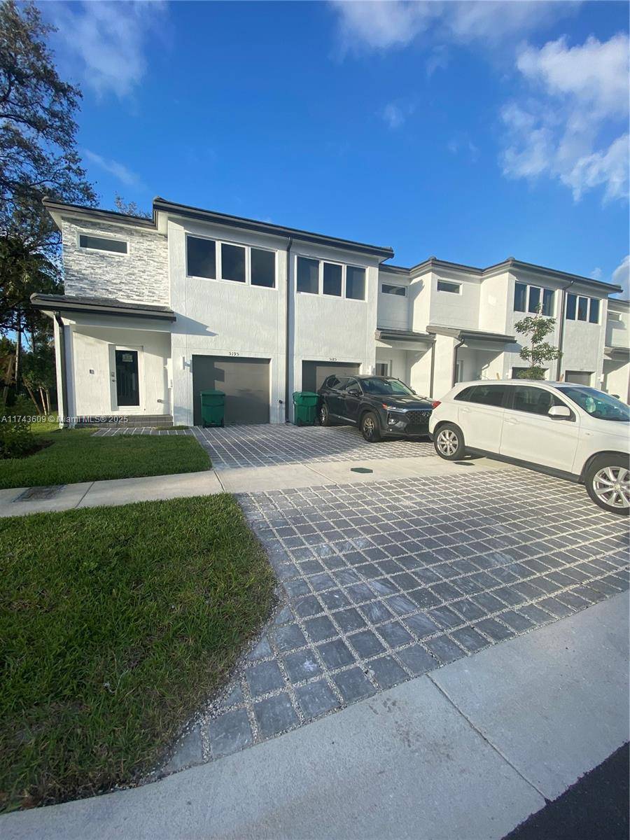 Pembroke Park, FL 33023,5195 SW 37th St