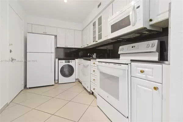Miami Beach, FL 33141,6770 Indian Creek Dr #11B