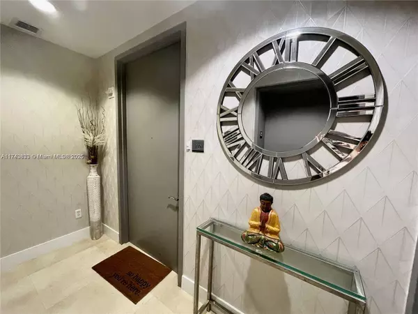 Sunny Isles Beach, FL 33160,16001 Collins #2304
