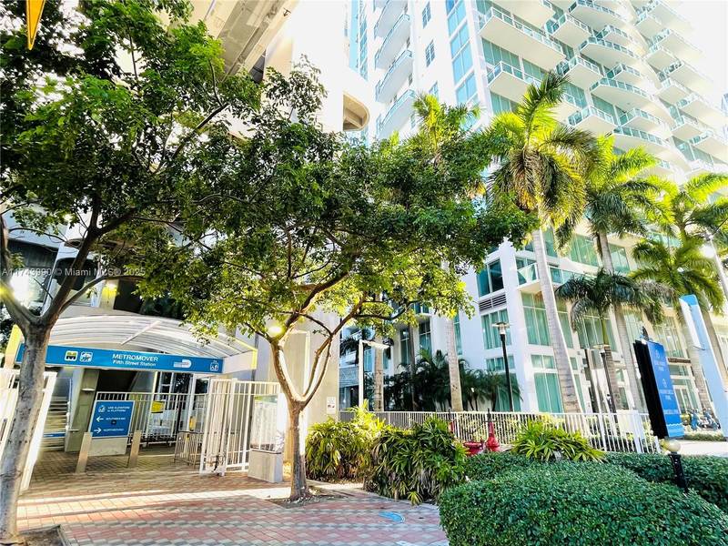 41 SE 5th St #808, Miami, FL 33131