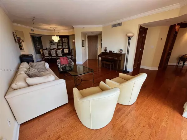 Aventura, FL 33160,1000 W Island Blvd #803