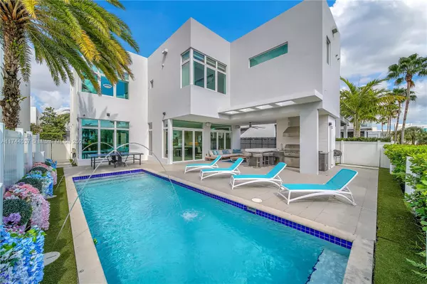 10580 NW 68th Ter,  Doral,  FL 33178