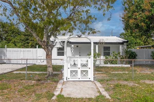 805 Sultan Ave, Opa-locka, FL 33054