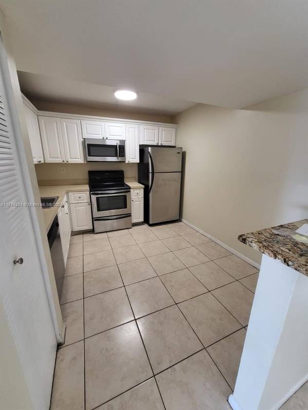 Plantation, FL 33324,711 N Pine Island Rd #407