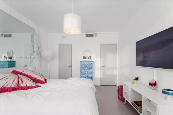 Miami Beach, FL 33139,3 Island Ave #07E