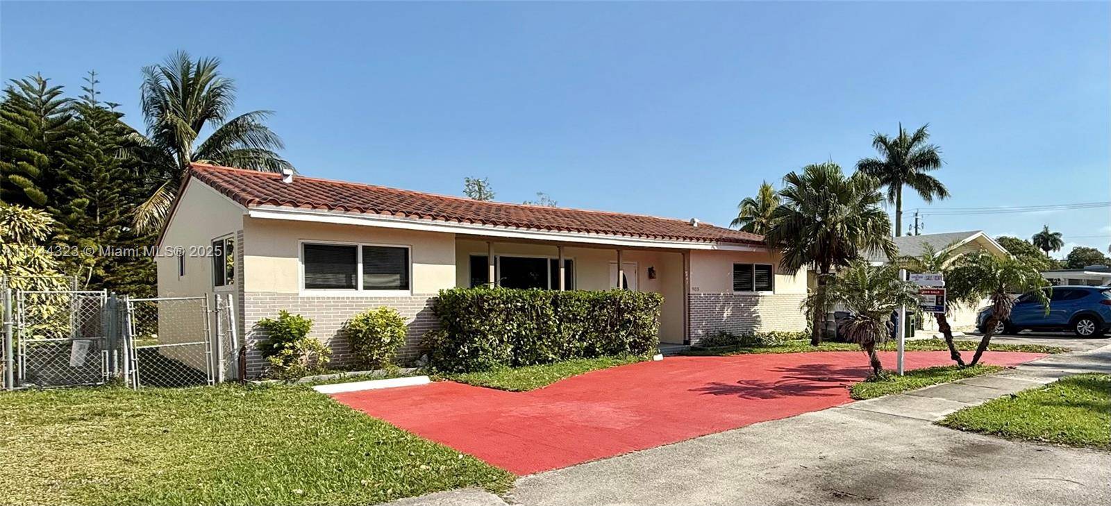 903 NE 2nd St, Hallandale Beach, FL 33009
