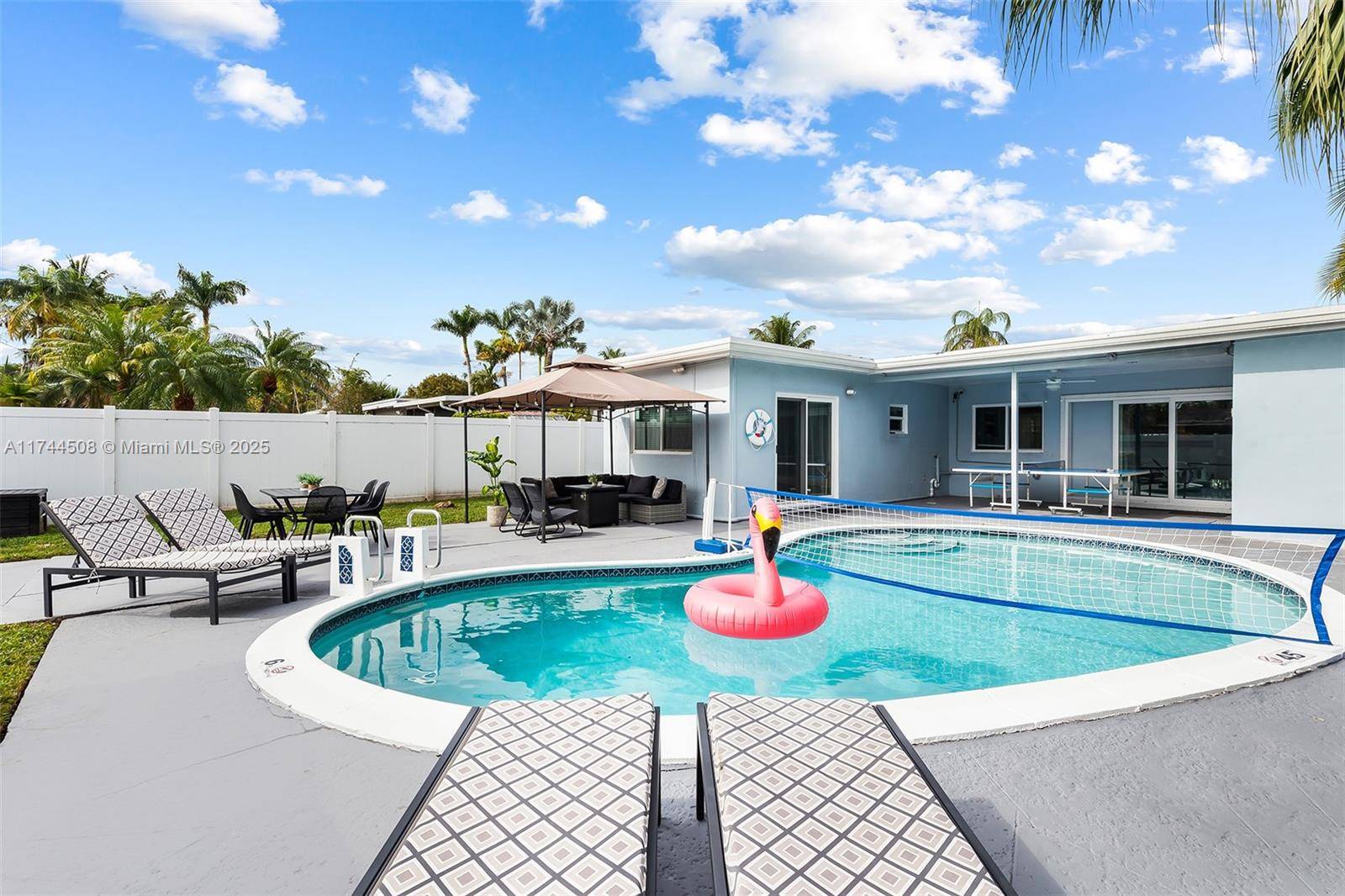 Hollywood, FL 33020,1426 Coolidge St