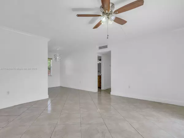 Miami, FL 33156,8601 SW 94th St #104W