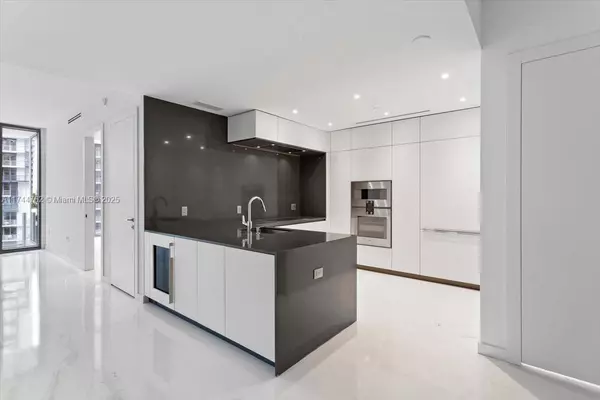 Miami, FL 33131,300 Biscayne Blvd Way #2509