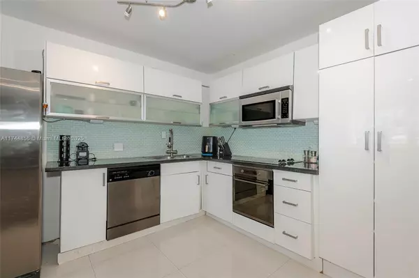 Miami Beach, FL 33141,900 Bay Dr #122