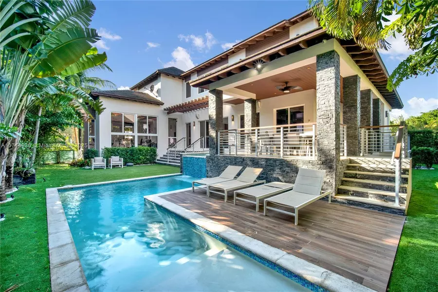 573 Warren Ln, Key Biscayne, FL 33149