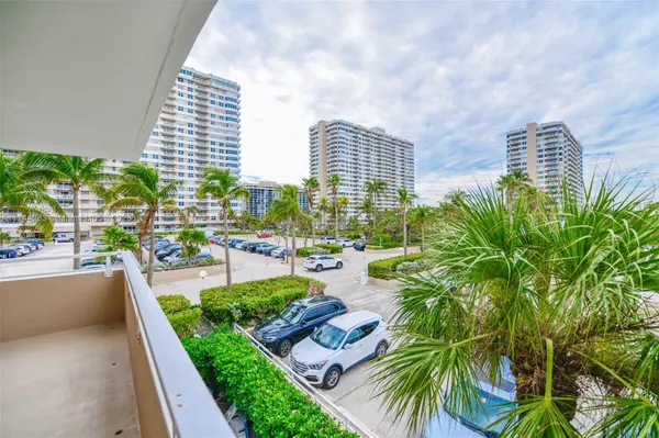 1950 S Ocean Dr #2E, Hallandale Beach, FL 33009