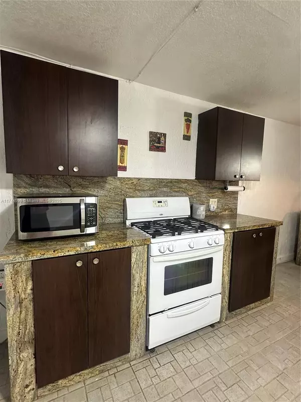 Hialeah, FL 33016,2753 W 68th Pl