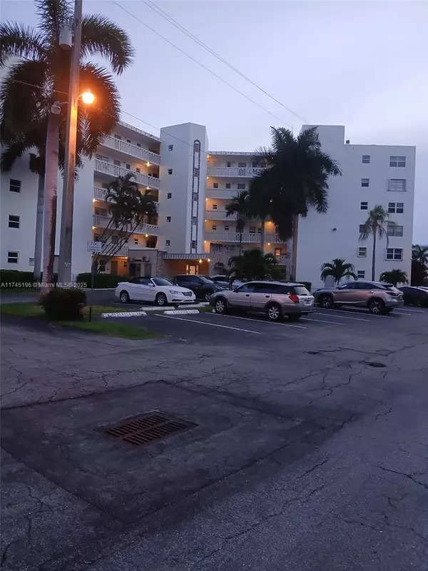 Hallandale Beach, FL 33009,3181 S Ocean Dr #107